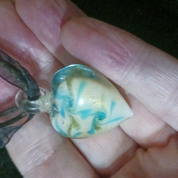 Elegant Blue Heart Pendant Necklace - Picture 6 of 6